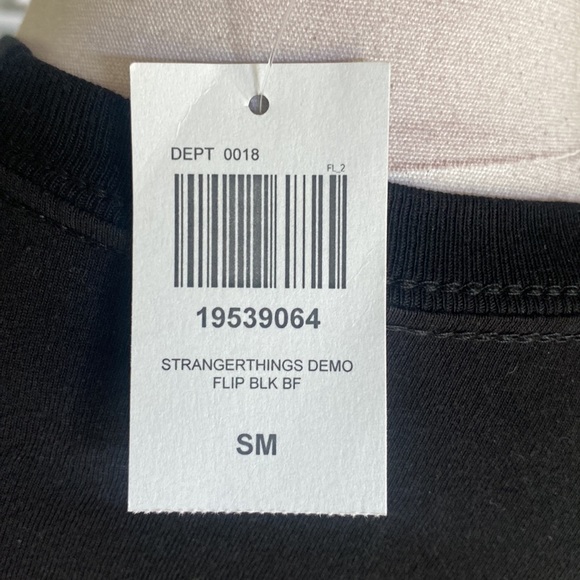 HOT TOPIC T SHIRT STRANGER THINGS THE DEMOGORGON BLACK NEW - Picture 6 of 9
